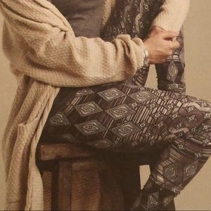 Silky Soft Geometric Pattern Leggings One Size